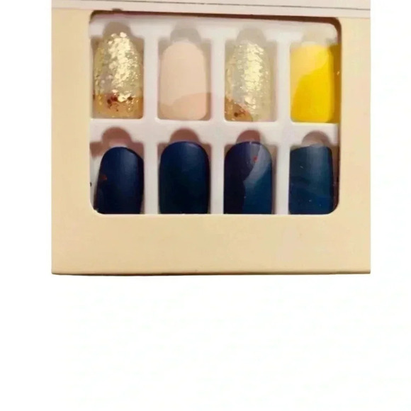 💜 3/25 Fashion Nails - Picture 1 of 1